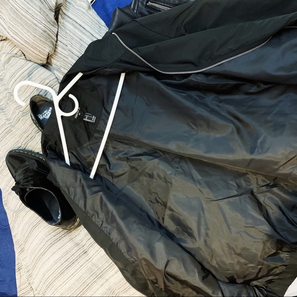 Black Windbreaker - Picture 3 of 3